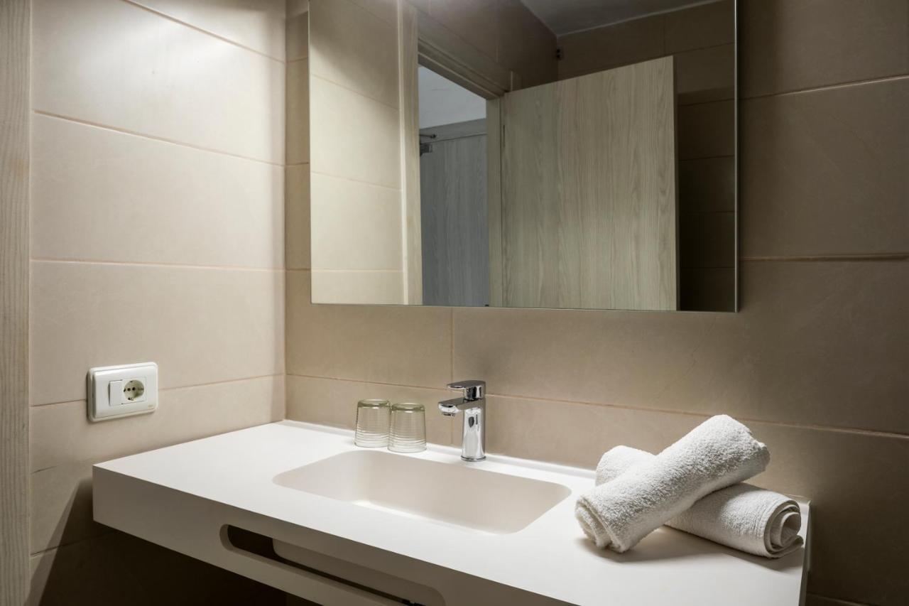 Apartamentos El Moro Sant Antoni de Portmany Екстериор снимка