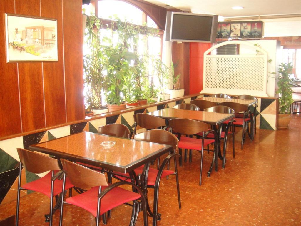 Apartamentos El Moro Sant Antoni de Portmany Екстериор снимка