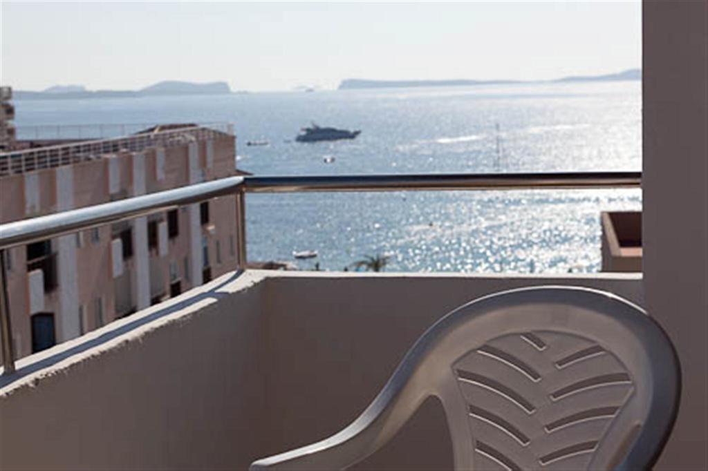 Apartamentos El Moro Sant Antoni de Portmany Екстериор снимка