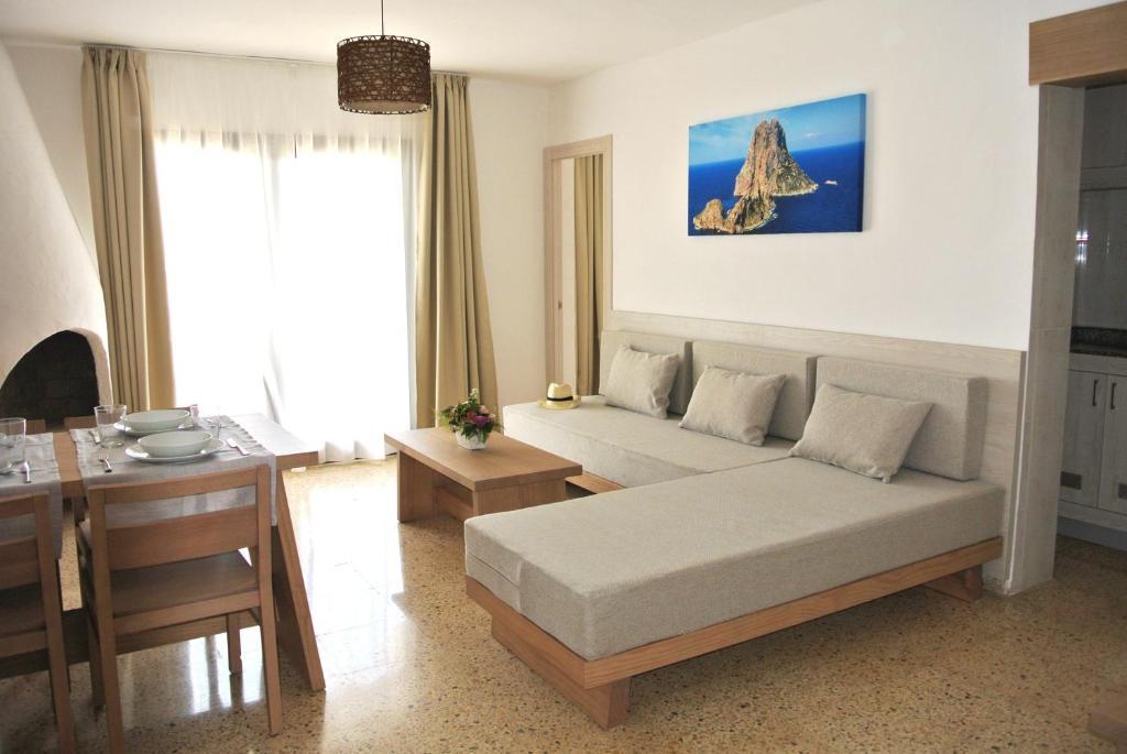 Apartamentos El Moro Sant Antoni de Portmany Екстериор снимка